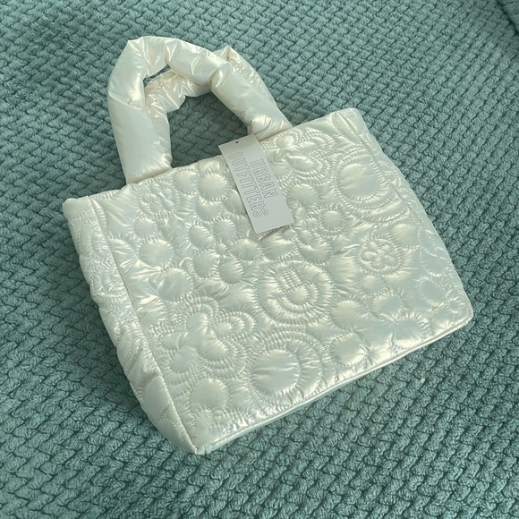 NWT Urban Outfitters White Holographic puffer Bag Tote - Picture 5 of 12